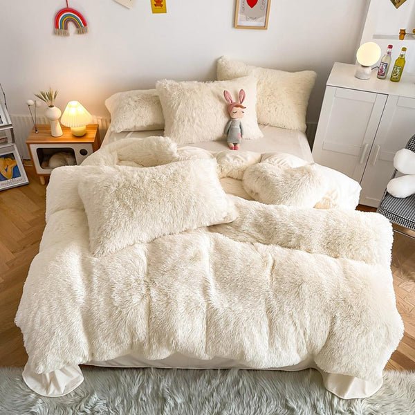 Creamy White Plush Fluffy Bedding Set – Elegant Soft White Faux Fur Bedding for Minimalist Interiors