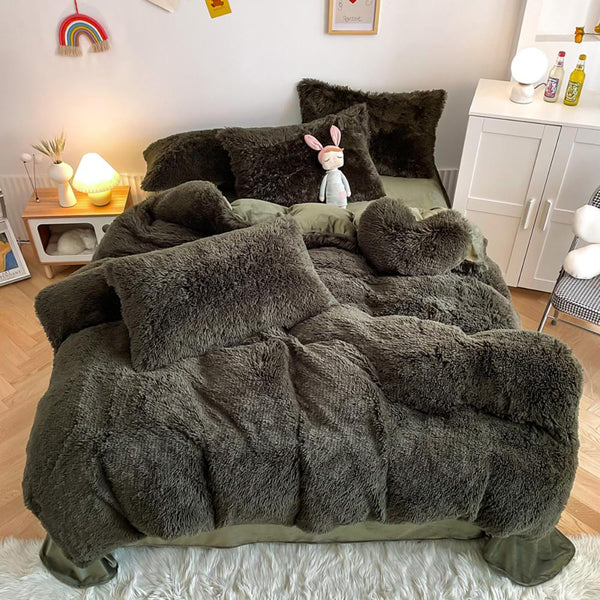 Dark Green Fluffy Bedding Set – Soft Plush Cozy Forest Green Comforter Set for Rustic Nature Bedrooms