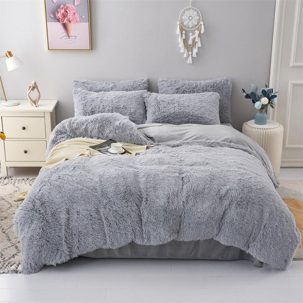 Light Grey Plush Fluffy Bedding Set – Soft Neutral Faux Fur Bed Set for Modern Cozy Bedroom Interiors